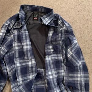 COPY - Men wrangler ATG shirt size large good condition non smoke home